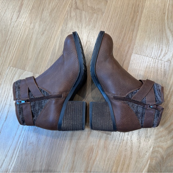 Mia Size 7 Brown Boots Heel Comfy And Cute - Picture 5 of 7